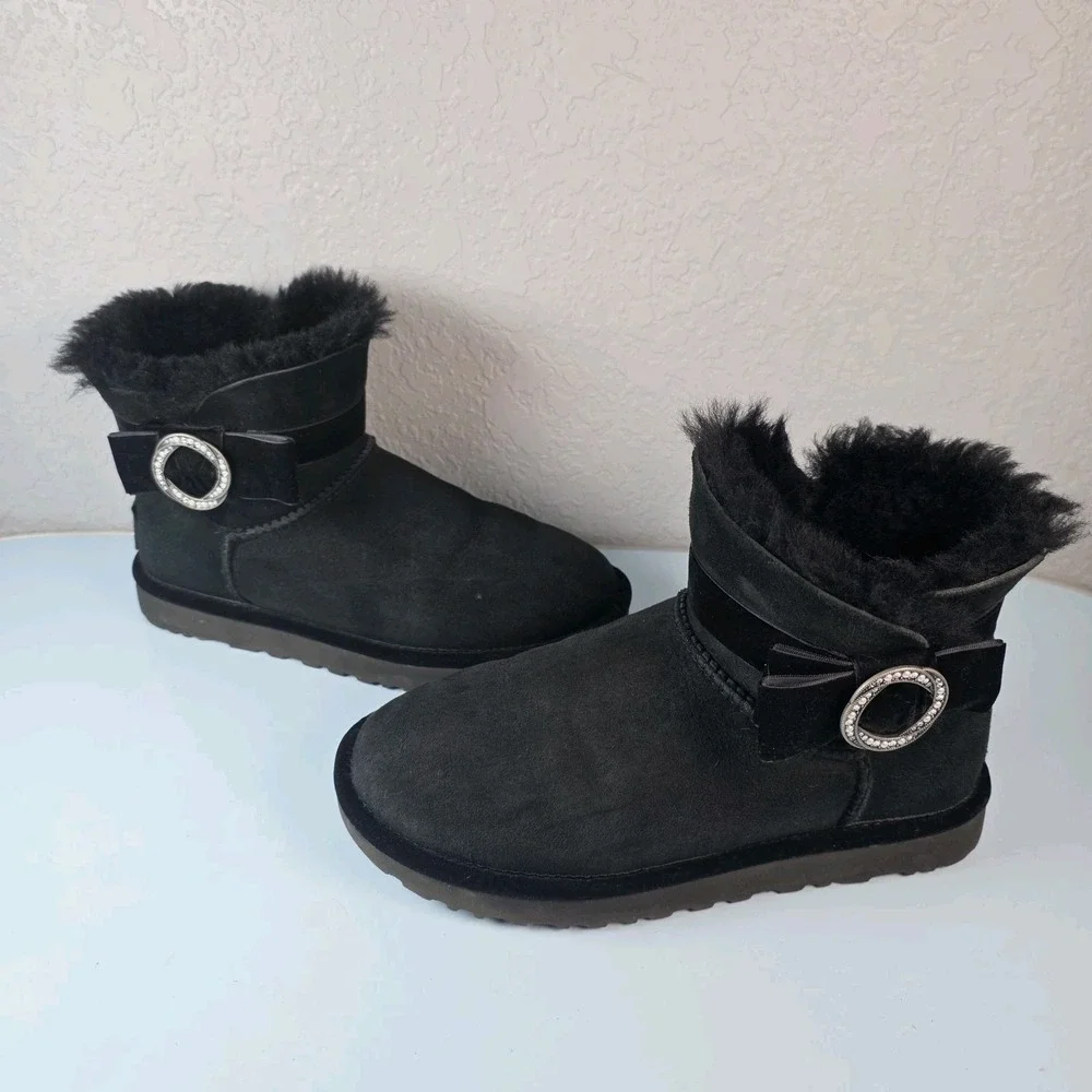 UGG Mini Karlie Brooch Black Suade Boots Size 8 Velvet & Swarovski Crystals Warm